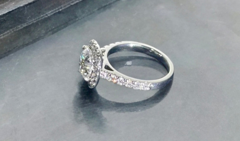 ラボグロウンダイヤモンドリング 無改色2.0ct D VS1 IDEAL PT950 脇石0.8ct IGI鑑定書付