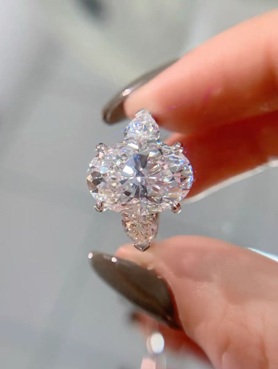#22#5.02ct E VVS2 オーバル 三石デザインラボダイヤリング｜無改色・IGI認定ダイヤ × PT950リング