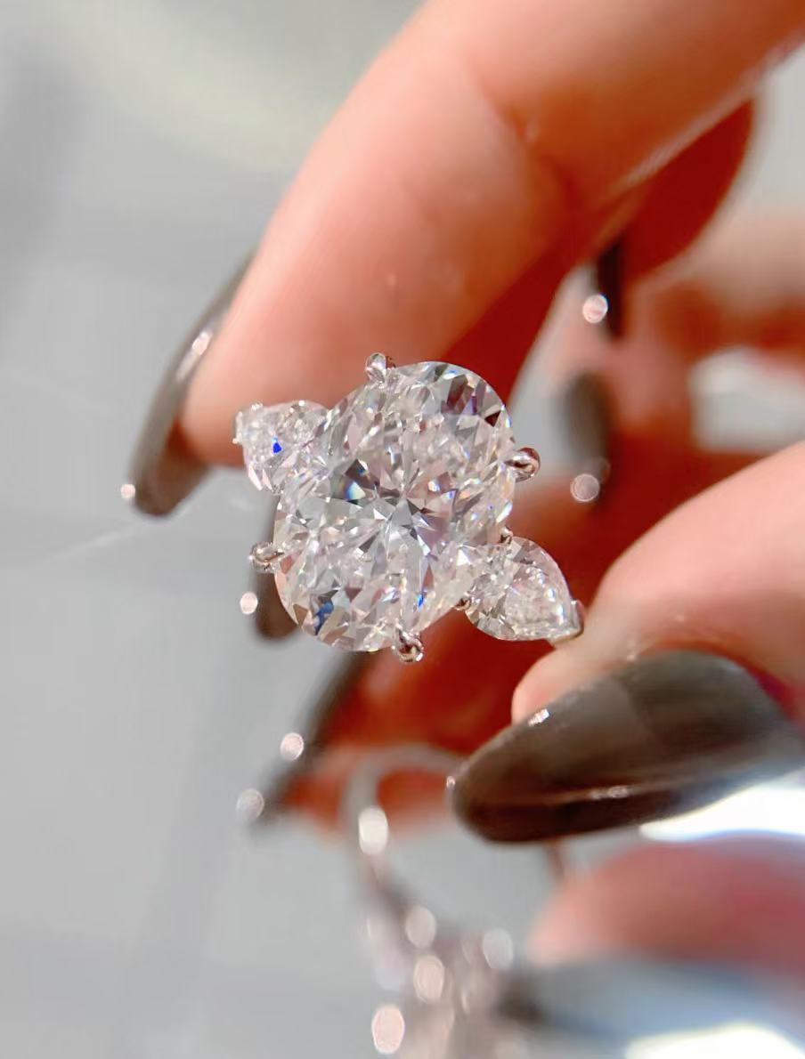 #22#5.02ct E VVS2 オーバル 三石デザインラボダイヤリング｜無改色・IGI認定ダイヤ × PT950リング
