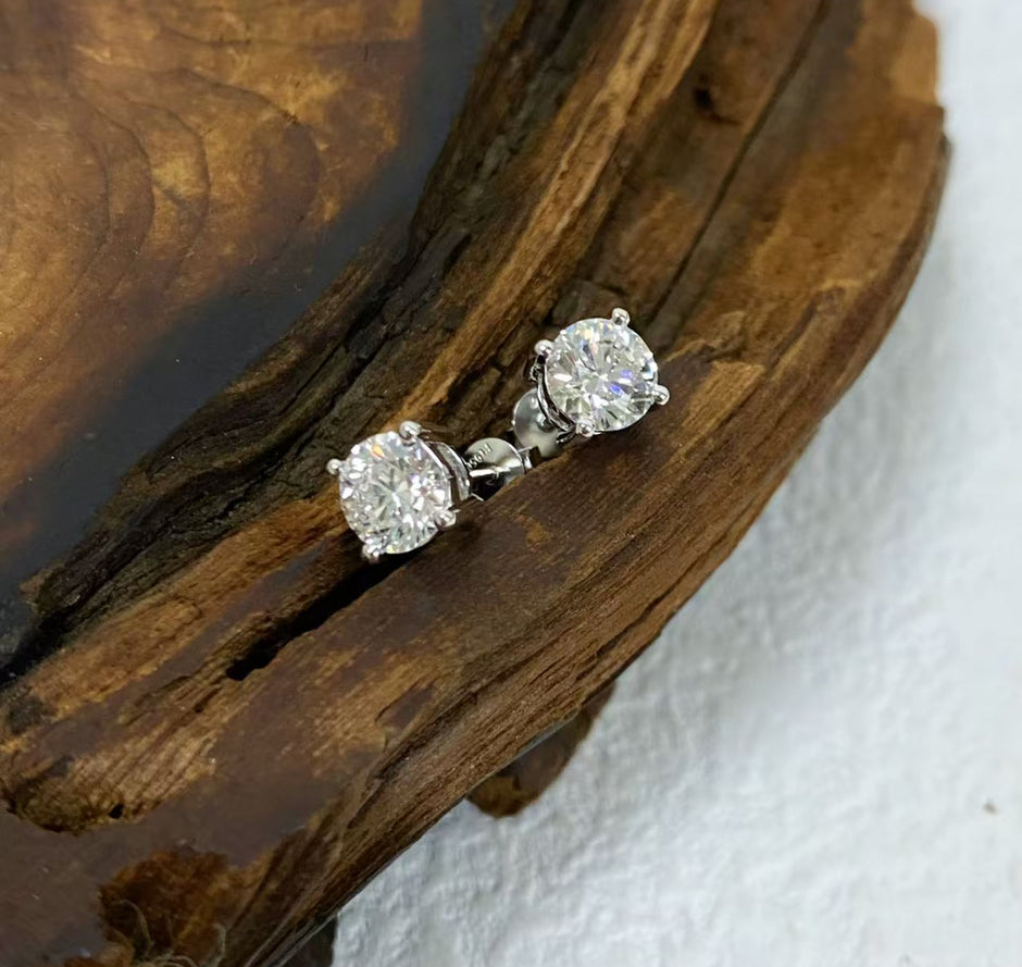 1.05ct×2 Dカラー VVS2 ラボダイヤ ピアス｜無改色・IGI認定・PT95