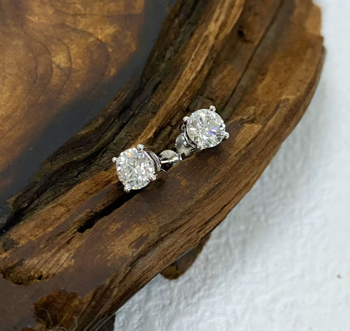 1.05ct×2 Dカラー VVS2 ラボダイヤ ピアス｜無改色・IGI認定・PT95