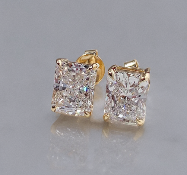 ラボグロウンダイヤモンド ピアス
各1ct（合計2ct） Eカラー VS1
ラディアントカット K18YG【IGI鑑定書付】