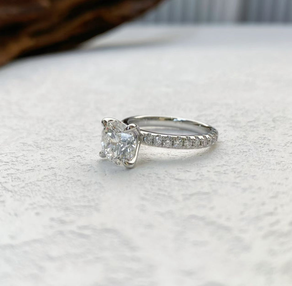 .2.01ct Dカラー VVS2 ソリティア メレ付 ハーフエタニティ リング｜無改色ラボダイヤ・IGI認定・PT950