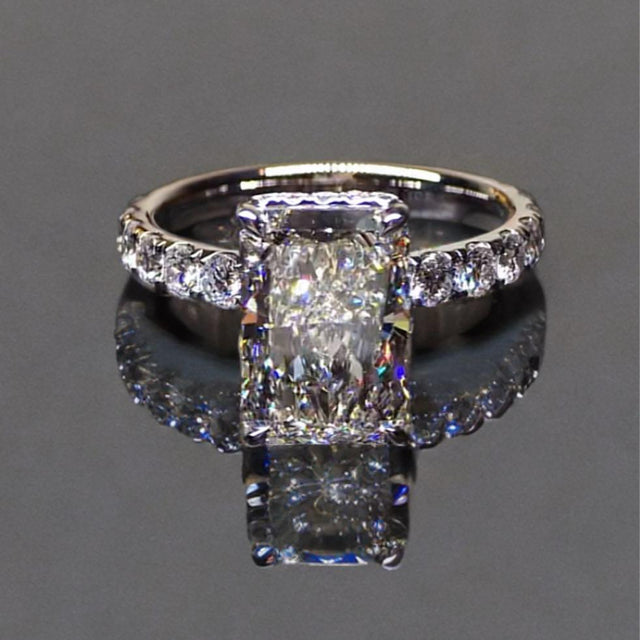 5.01ct Eカラー VS1 ラディアントカット サイドストーン リング｜無改色ラボダイヤ・IGI認定・PT950