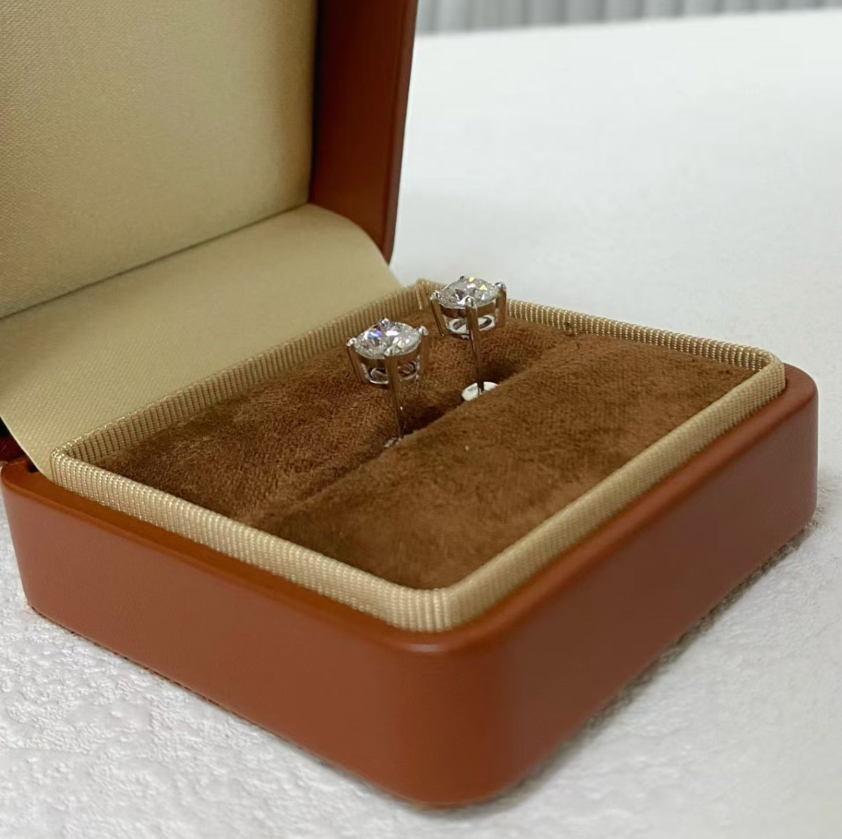 1.05ct×2 Dカラー VVS2 ラボダイヤ ピアス｜無改色・IGI認定・PT95