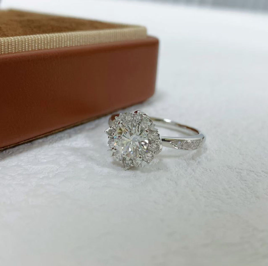 #04#1.02ct D VVS2 花のようなハローセッティングラボダイヤリング｜無改色・IGI認定ダイヤ × PT950リング
