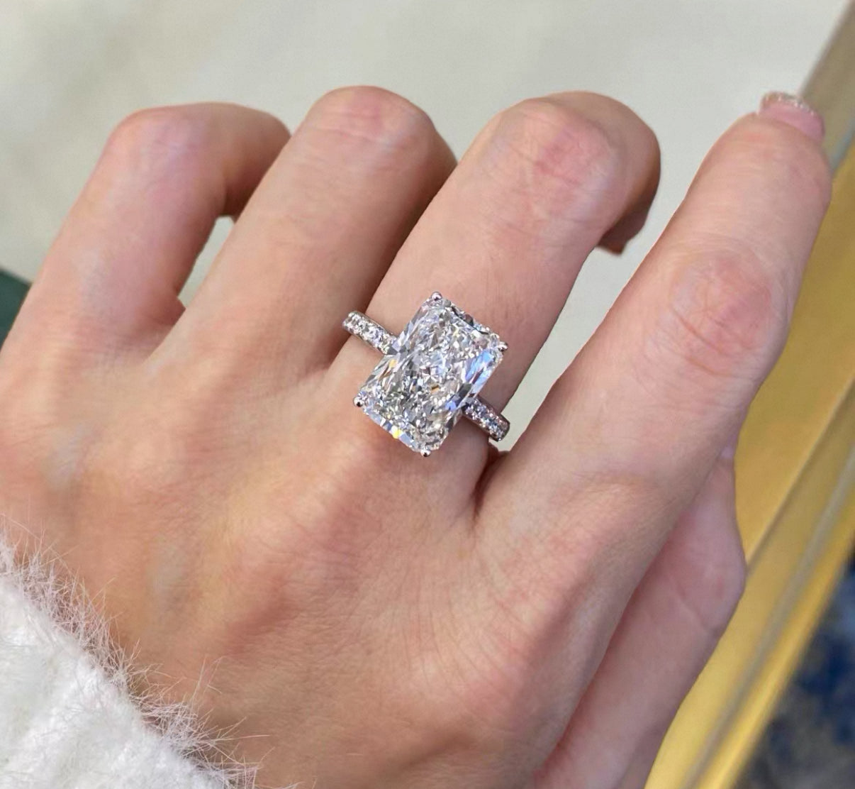 #19#5.01ct E VS1 サイドストーンエメラルドカット｜無改色・IGI認定ダイヤ × PT950リング