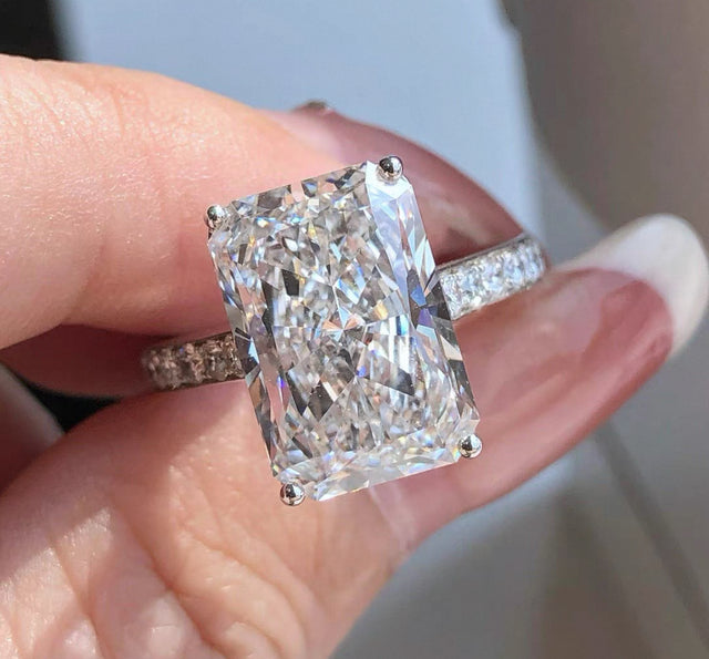 #19#5.01ct E VS1 サイドストーンエメラルドカット｜無改色・IGI認定ダイヤ × PT950リング