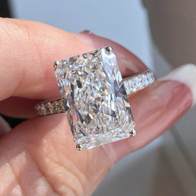 #19#5.01ct E VS1 サイドストーンエメラルドカット｜無改色・IGI認定ダイヤ × PT950リング