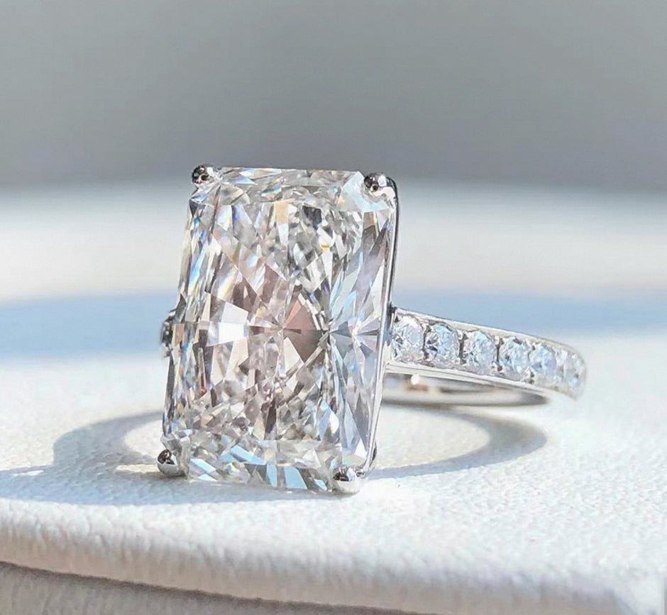 #19#5.01ct E VS1 サイドストーンエメラルドカット｜無改色・IGI認定ダイヤ × PT950リング
