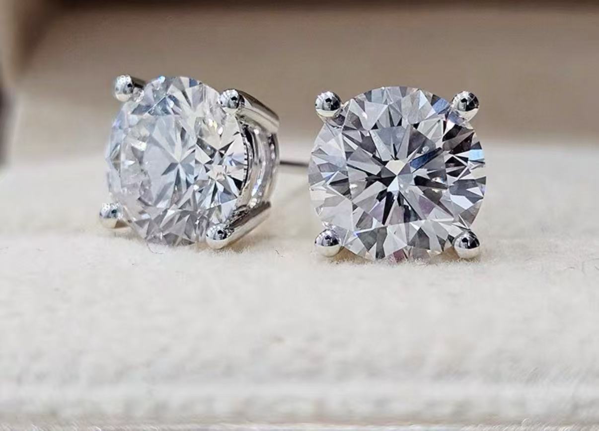 #c&d#1.05ct×2 D VVS2 上品に輝くラボダイアピアス（10％割引中）｜無改色・IGI認定ラボダイヤ × PT950ピアス