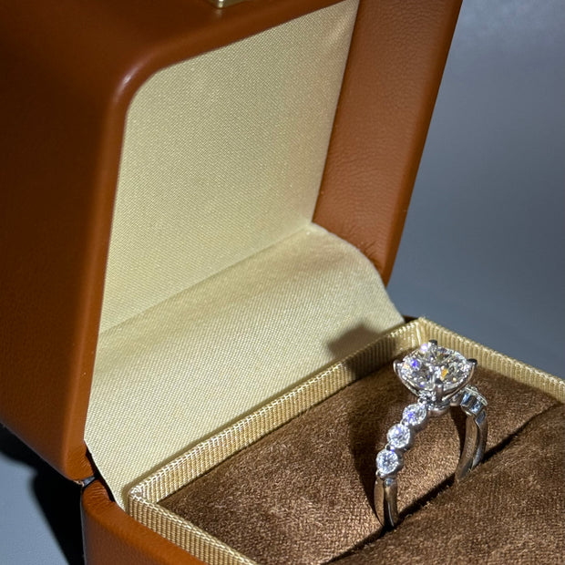 2.19ct Fカラー VS1 ラウンドブリリアント サイドストーン リング｜無改色ラボダイヤ・IGI認定・PT950