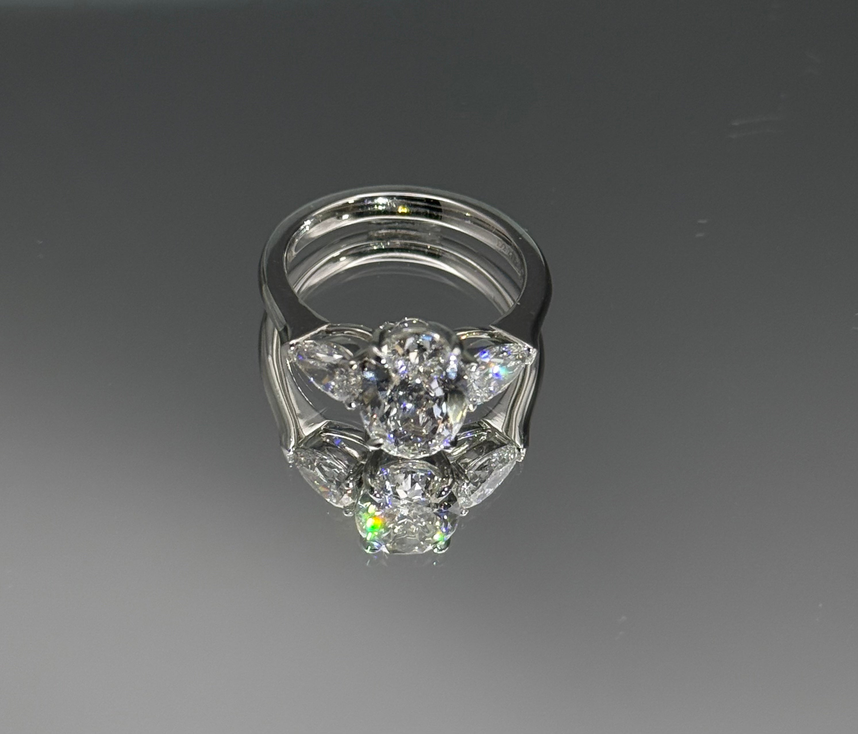 #24#2.23ct E VS1 スリーストーンオーバルカットリング｜無改色・IGI認定ダイヤ × PT950リング