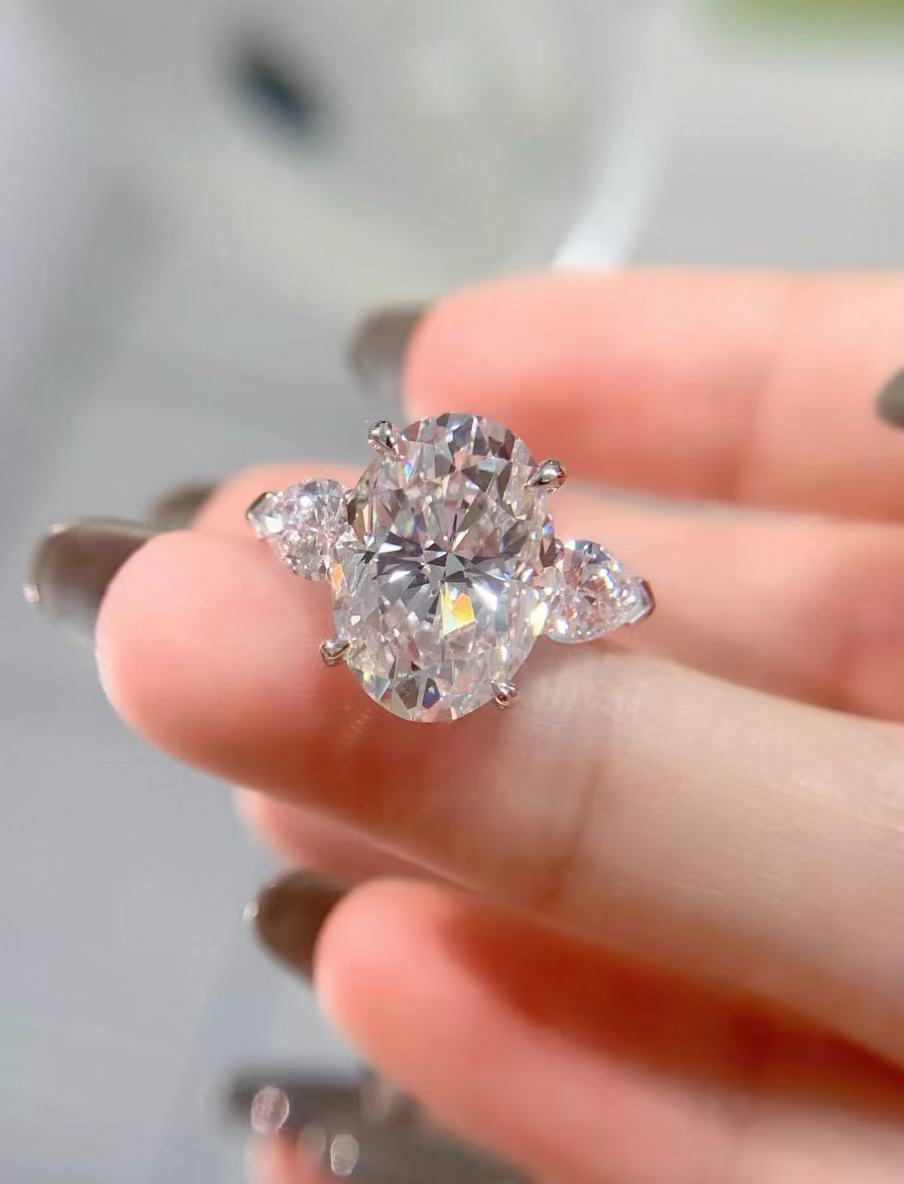 #22#5.02ct E VVS2 オーバル 三石デザインラボダイヤリング｜無改色・IGI認定ダイヤ × PT950リング
