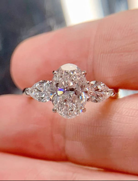 #24#2.23ct E VS1 スリーストーンオーバルカットリング｜無改色・IGI認定ダイヤ × PT950リング