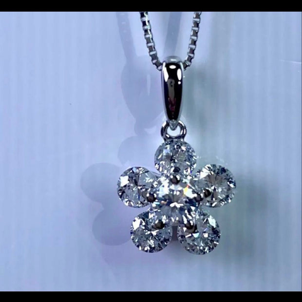 1.53ct 天然ダイヤ フラワーモチーフ ネックレス。PT900/PT850